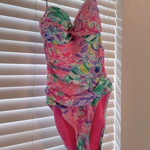 Lilly Pulitzer size 6 one-piece swimsuit EUC